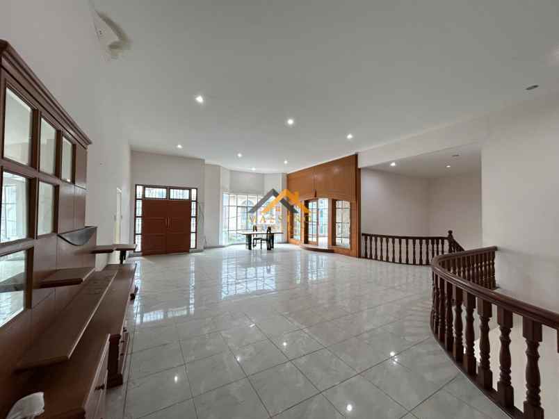 dijual rumah komplek taman malibu indah