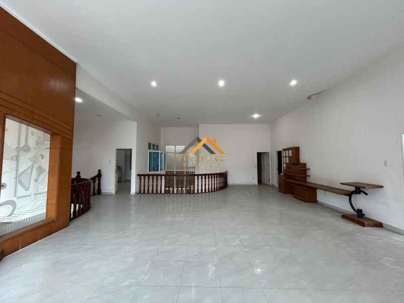 dijual rumah komplek taman malibu indah