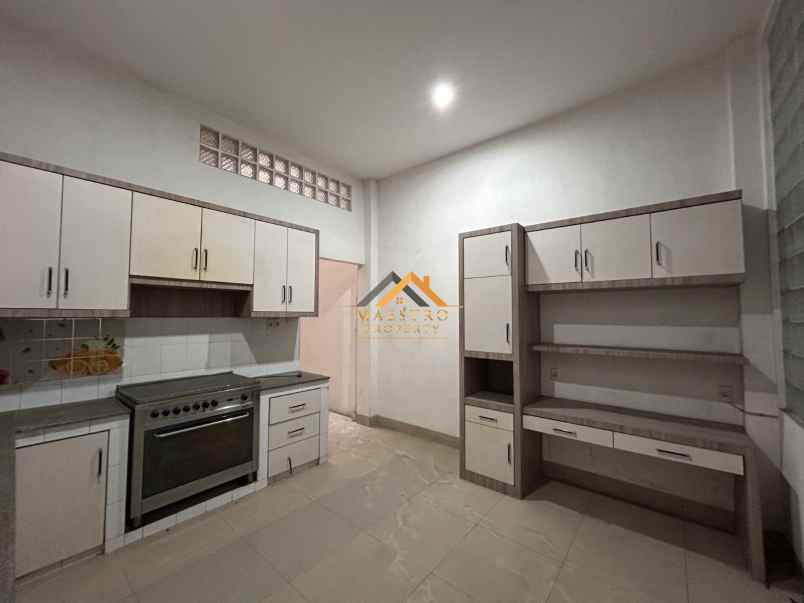 dijual rumah komplek taman malibu indah