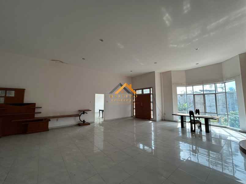 dijual rumah komplek taman malibu indah