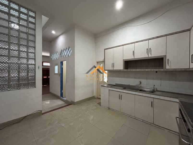 dijual rumah komplek taman malibu indah