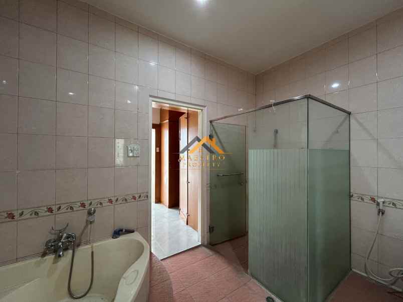 dijual rumah komplek taman malibu indah