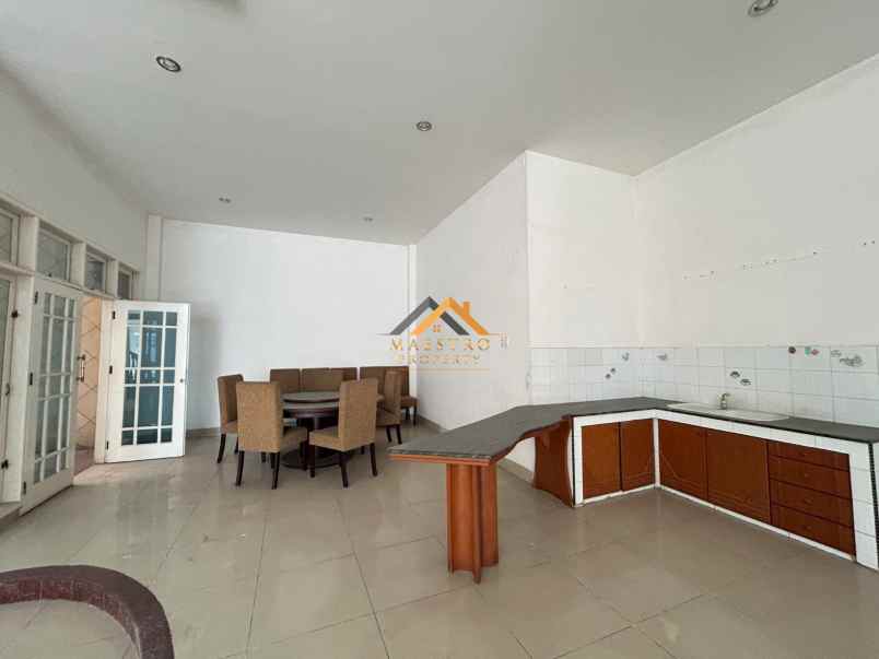 dijual rumah komplek taman malibu indah
