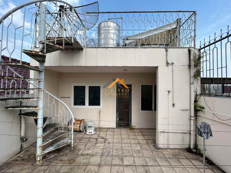 dijual rumah komplek taman malibu indah