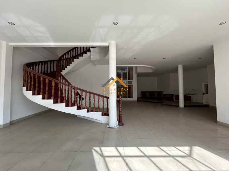 dijual rumah komplek taman malibu indah