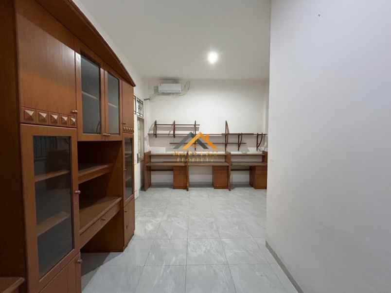 dijual rumah komplek taman malibu indah