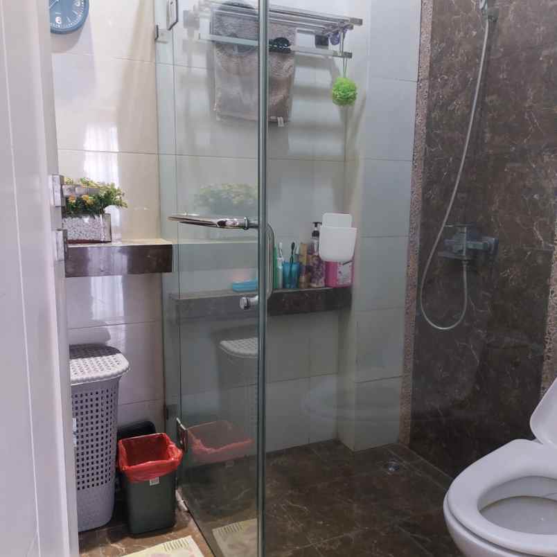 dijual rumah komplek walikota kelapa