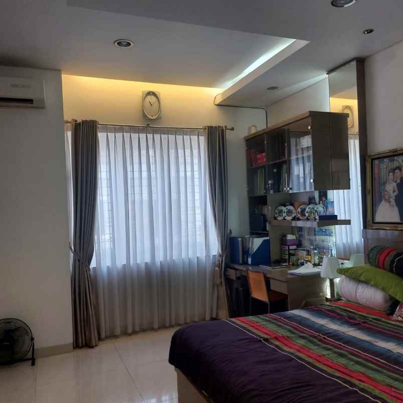 dijual rumah komplek walikota kelapa