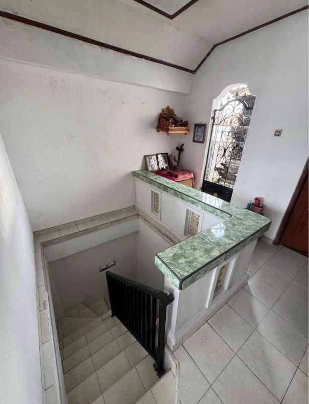 dijual rumah lantai 2 lokasi penamparan denpasar barat