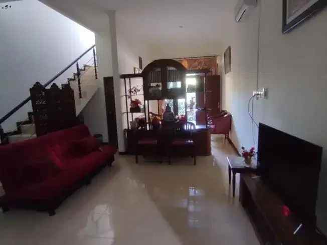 dijual rumah lebak indah regency