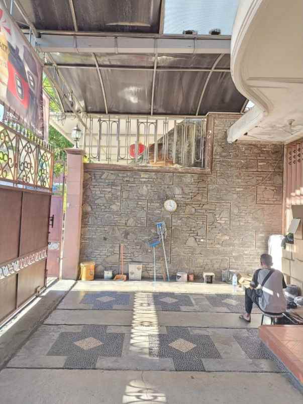 dijual rumah lebak timur tambaksari