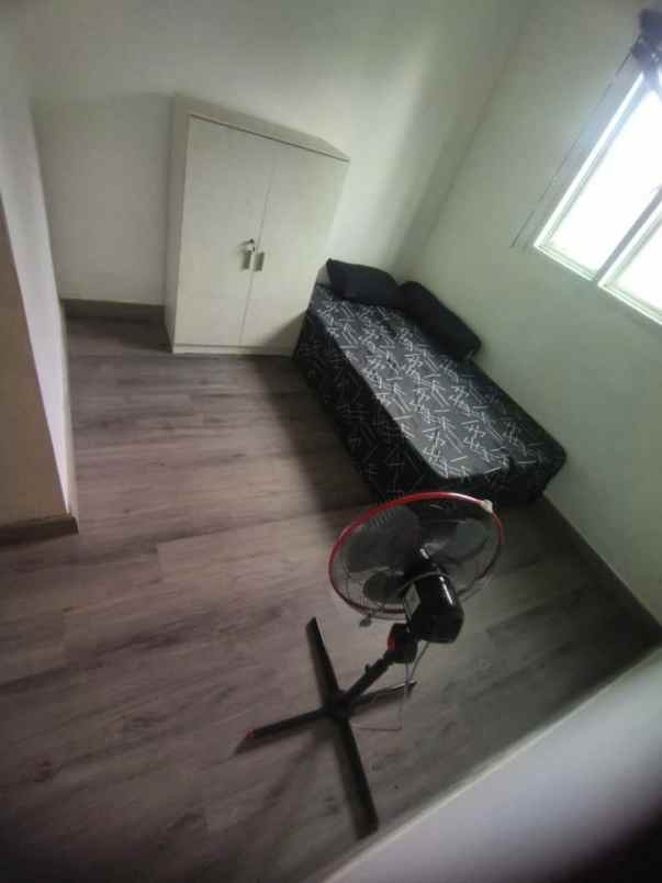 dijual rumah limo