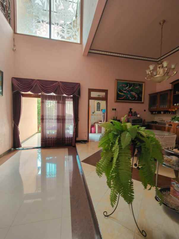 dijual rumah lokasi jalan soekarno hatta kota malang