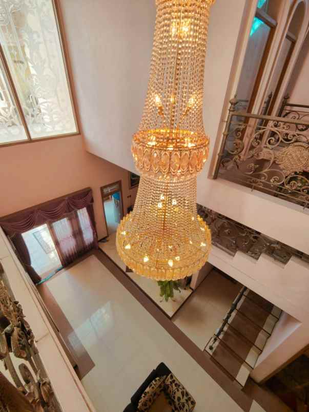 dijual rumah lokasi jalan soekarno hatta kota malang