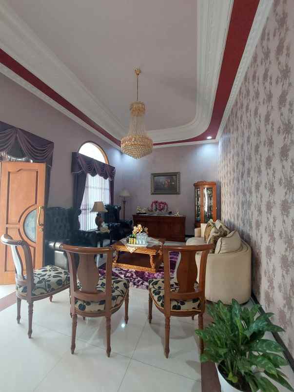 dijual rumah lokasi jalan soekarno hatta kota malang