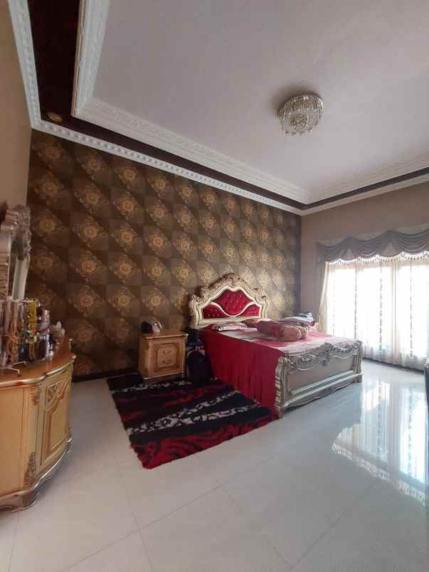 dijual rumah lokasi jalan soekarno hatta kota malang