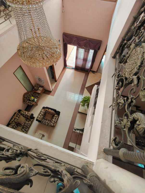 dijual rumah lokasi jalan soekarno hatta kota malang