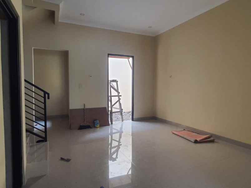 dijual rumah lubang buaya