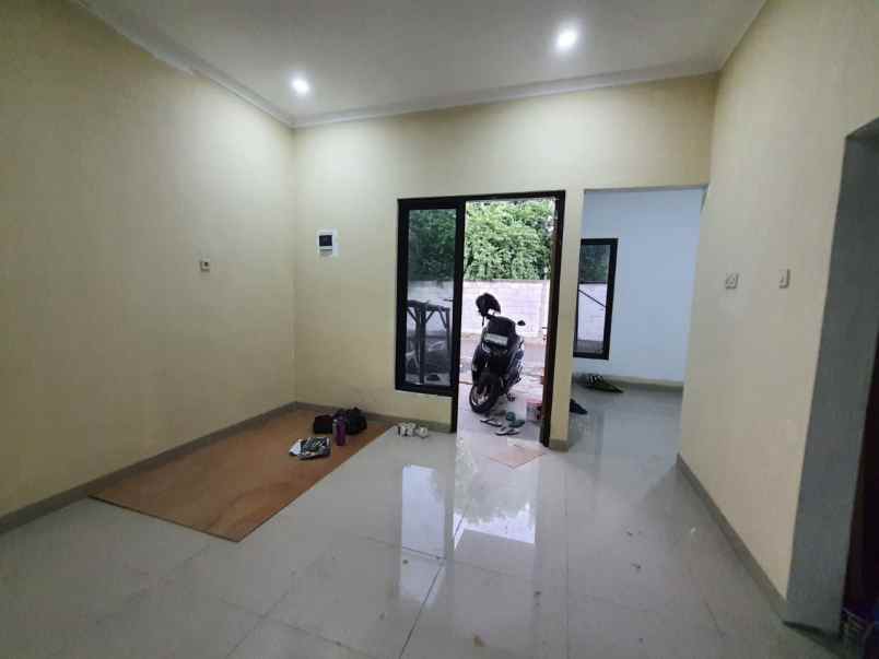 dijual rumah lubang buaya