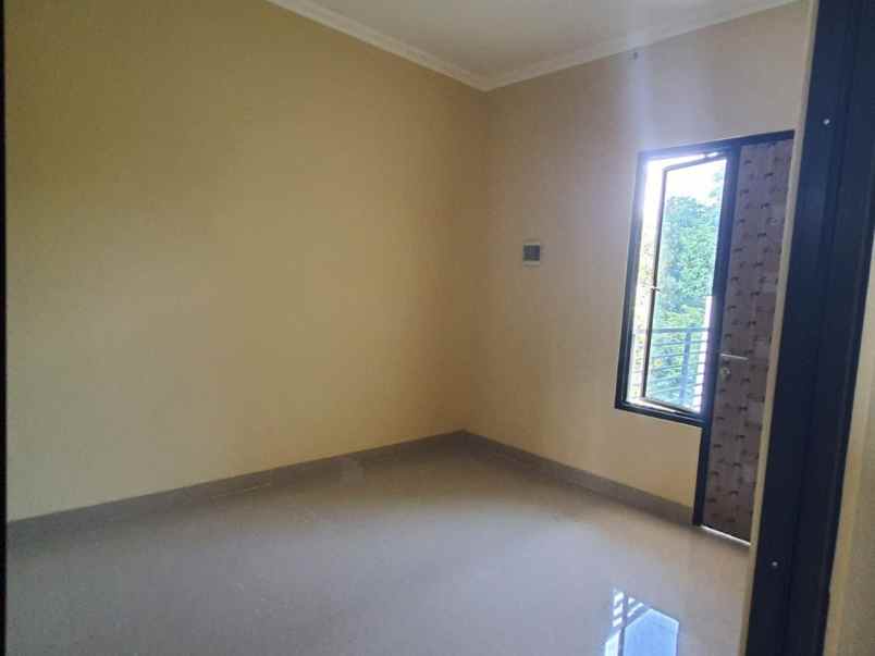 dijual rumah lubang buaya