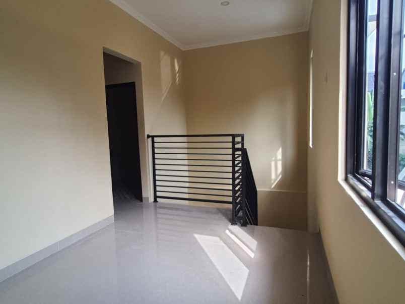 dijual rumah lubang buaya