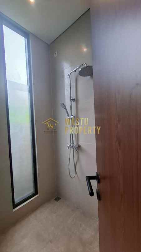 dijual rumah maguwoharjo kec depok kab