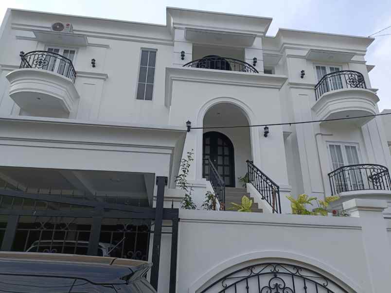 Dijual Rumah Mewah 3 Lt Bergaya Modern Classic Di Mampang Jaksel