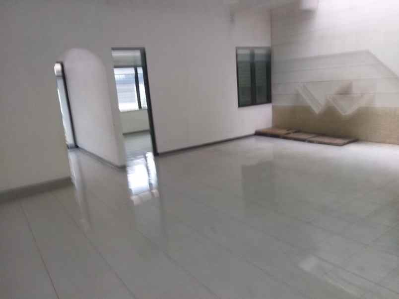 dijual rumah manyar jaya