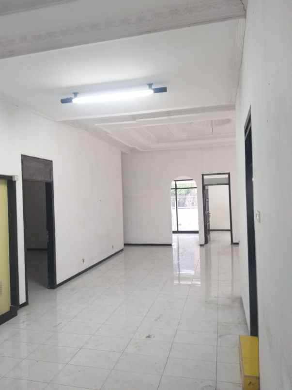 dijual rumah manyar jaya
