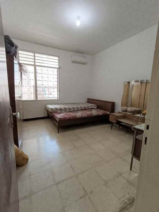 dijual rumah mayjend sungkono