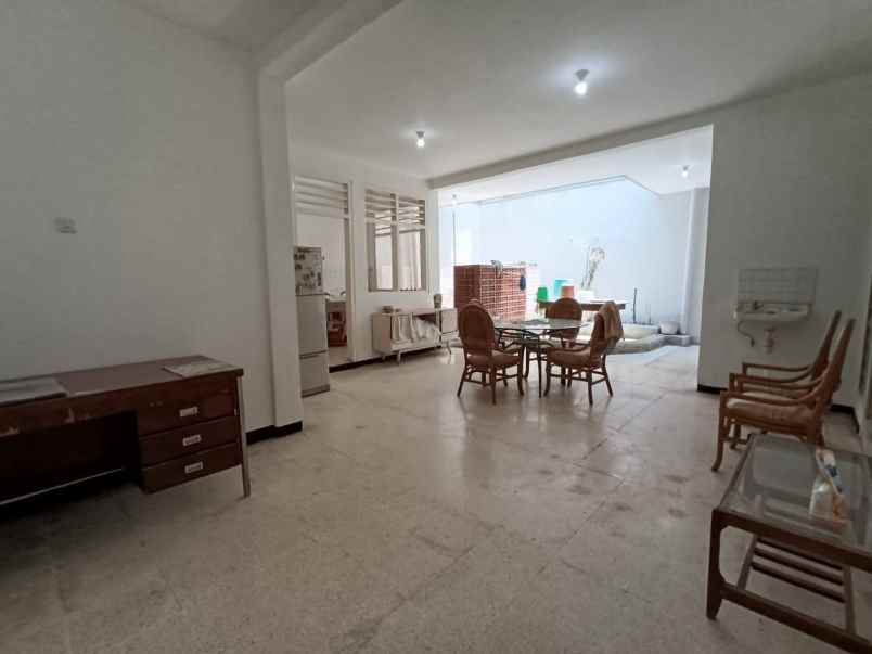 dijual rumah mayjend sungkono