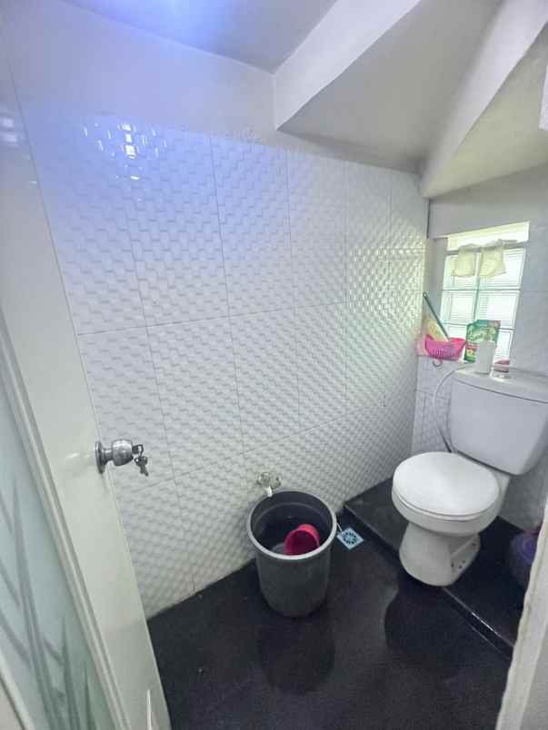 dijual rumah mega regency