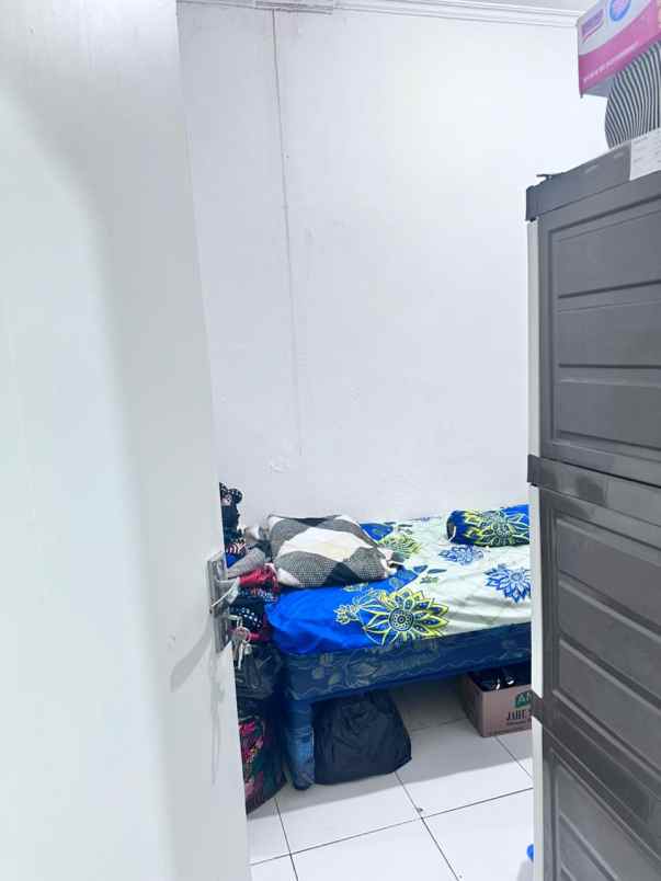 dijual rumah mega regency