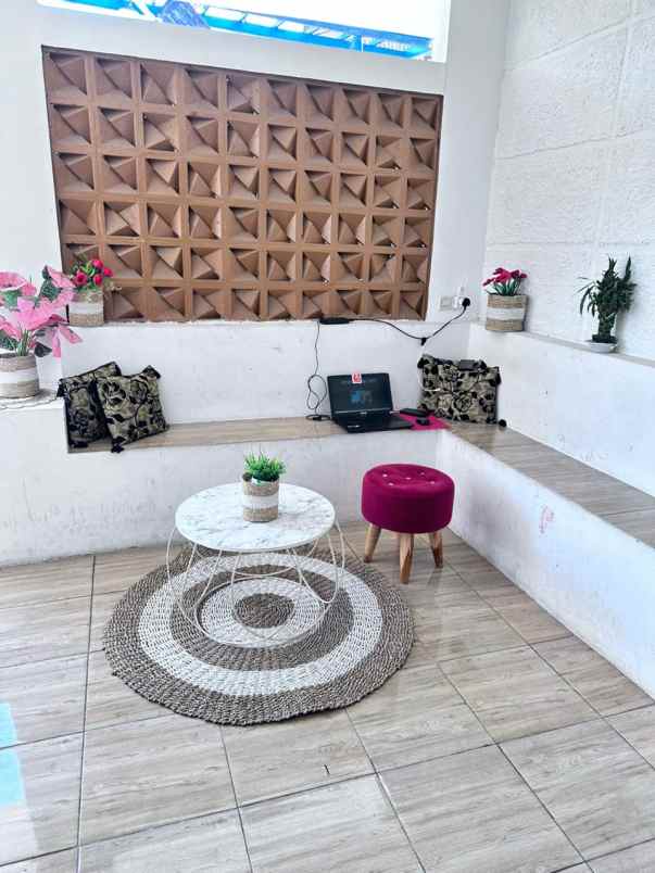 dijual rumah mega regency