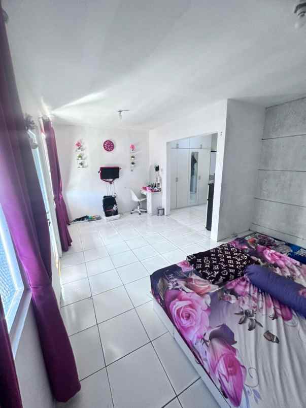 dijual rumah mega regency