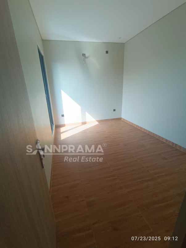 dijual rumah meruyung