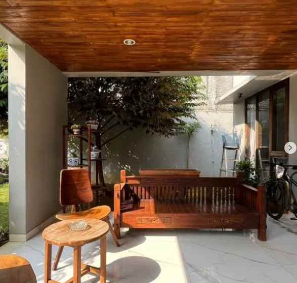 dijual rumah mewah ada privat pool harga nego