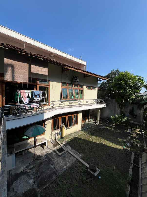 dijual rumah mewah di tengah kota solo