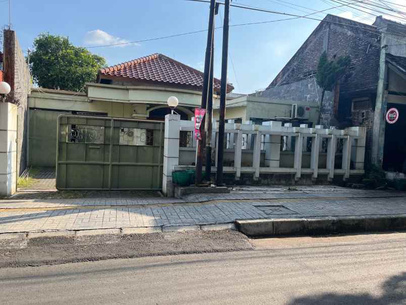 dijual rumah mewah di tengah kota solo