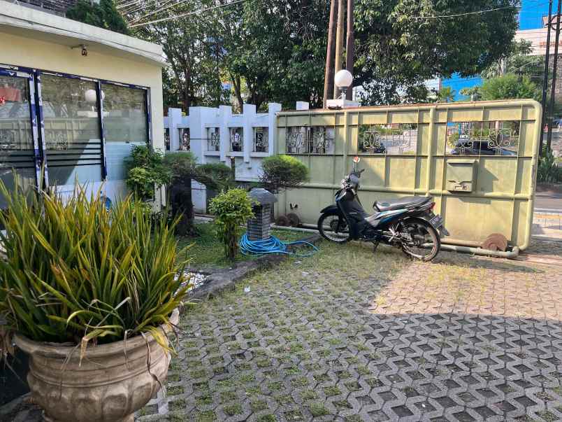 dijual rumah mewah di tengah kota solo