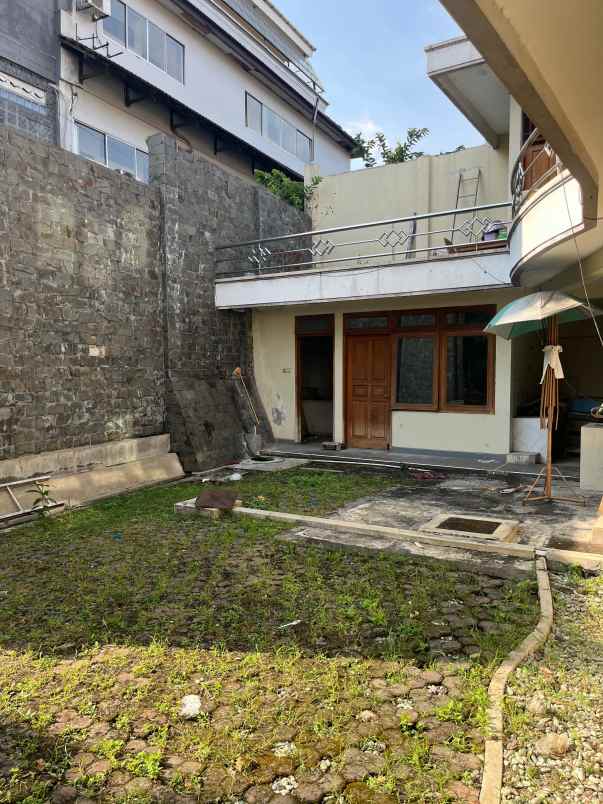 dijual rumah mewah di tengah kota solo