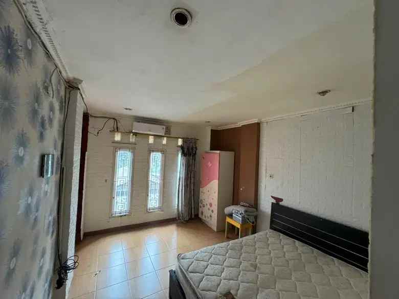 dijual rumah minimalis 3 lantai di lebak bulus