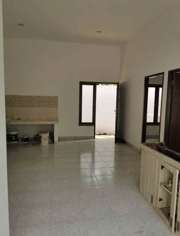dijual rumah minimalis lokasi sibang gede
