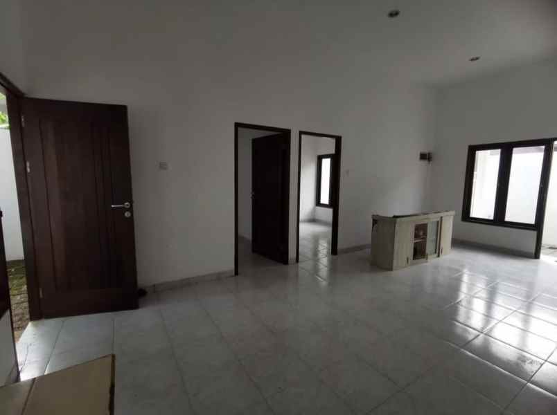 dijual rumah minimalis lokasi sibang gede