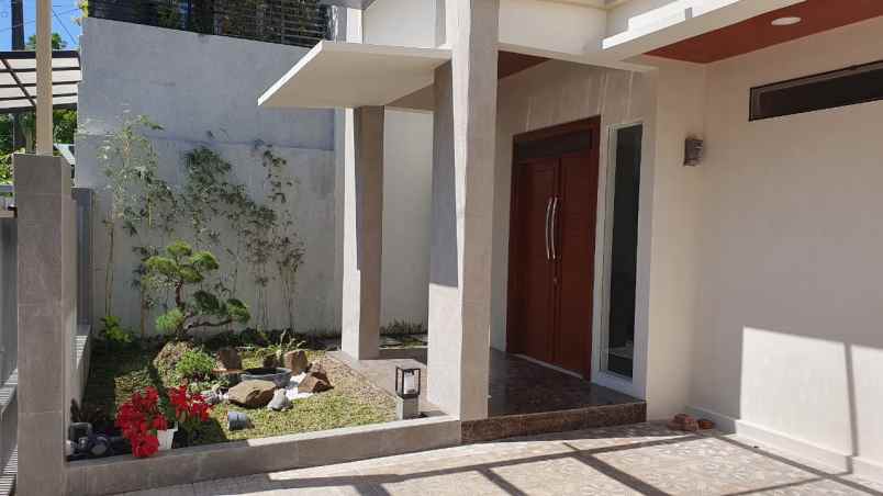 dijual rumah minimalis siap huni di batununggal permai