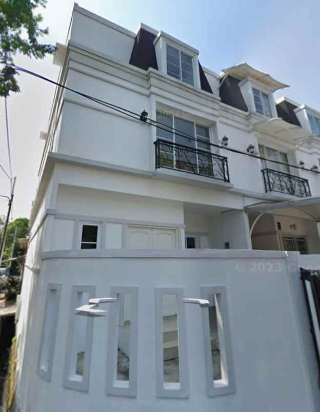 dijual rumah muara karang