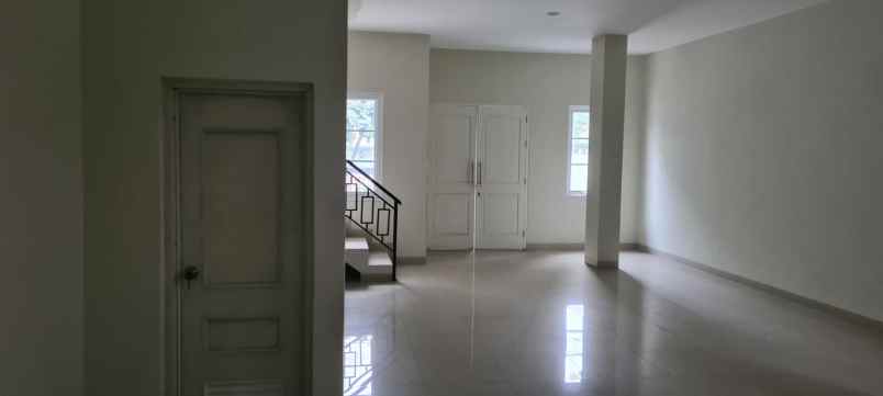 dijual rumah muara karang