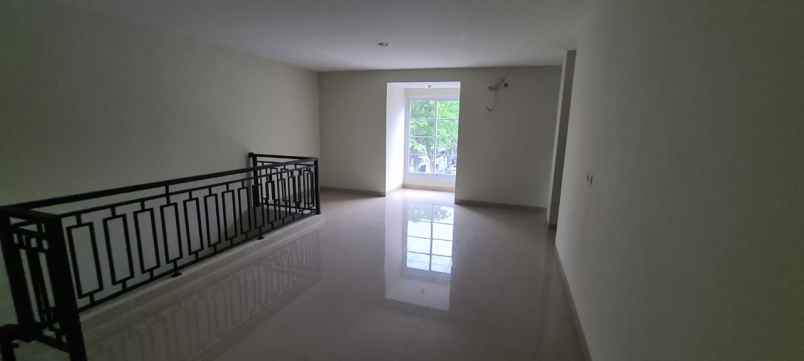 dijual rumah muara karang