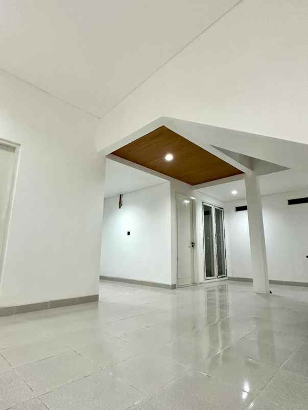 dijual rumah ngagel wasana