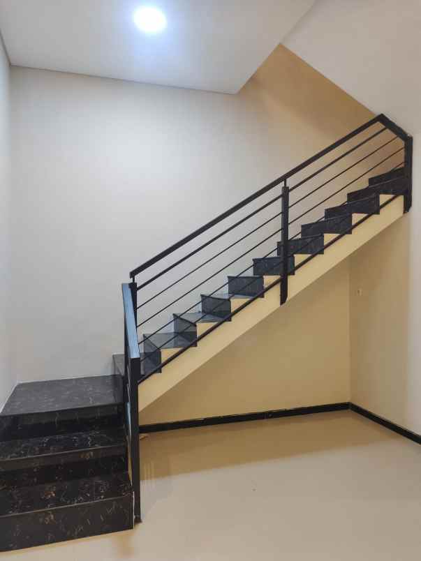 dijual rumah nirwana eksekutif